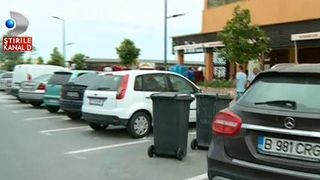 Mafia locurilor de parcare de pe litoral. Turistii risca sa devina bataia de joc a unor comercianti din Mamaia