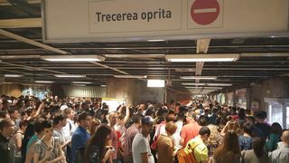 Haos miercuri dimineata la metrou. Statia Unirii, blocata