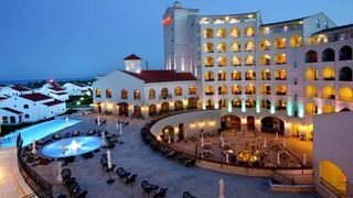 Fitele din Mamaia au intrecut traiul de lux din Dubai! O noapte la acest hotel costa mai mult decat la Burj al Arab