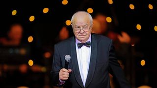 Actorul Alexandru Arsinel a devenit cetatean de onoare al Bucurestiului. Firea: Este un brand romanesc, un nume de scena cunoscut in toata tara