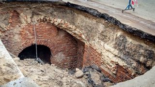 Noua morminte din epoca bronzului, descoperite in judetul Buzau. Obiectele gasite vor fi restaurate si expuse la Muzeul Judetean