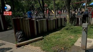 15 milioane de euro au disparut subit. Parcul din Drumul Taberei trebuia sa arata superb, insa e ca intr-un film de groaza. Nu ai cum sa iti lasi copilul sa se joace aici