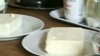 Solutie pentru dezghetarea drumurilor, in telemeaua din magazine? Ingredientele ascunse din alimentele de la raft