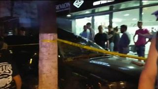 Accident cumplit in Buzau! O tanara soferita a intrat cu masina intr-un grup de pietoni