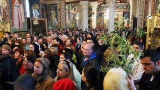 Ce se intampla cu credinciosii care nu merg duminica la biserica? Explicatia parintelui Cleopa