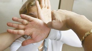 Cosmarul trait de o femeie din Adjud, agresata de sotul cu care e in divort: "Ce sa fac, sa astept sa ma omoare?"