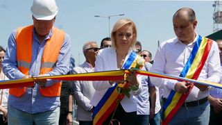 Pasajul rutier de la Piata Sudului, deschis complet circulatiei. Gabriela Firea: "Pana in septembrie va fi gata si zona de tramvai"