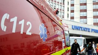 Un baietel din Barlad, dus de urgenta la spital dupa ce mama sa l-a batut cu fierul de calcat - Micutul este in stare grava