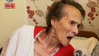 La 82 de ani, se lupta pentru propria casa! In loc sa aiba o batranete linistita, aceasta batrana incearca sa-si faca dreptate dupa ce o nepoata a pus mana pe casa ei