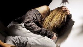 Camionagiu roman, prins in timp ce isi viola fiica de 13 ani. Barbatul obisnuia sa intre in patul fetei cand se intorcea noaptea de la munca