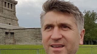 Un tanar de 17 arunca bomba! A fost racolat de Pomohaci in biserica: "M-a intrebat de ce nu ma dezbrac. A vrut sa ma agreseze"