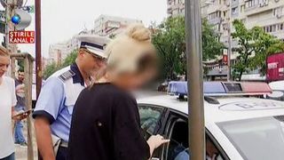 "Sunt gravida si mi s-a facut rau". O tanara din Capitala a blocat cu masina ei de teren mai multe tramvaie mai bine de o ora.