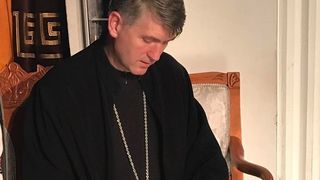 Preotul Cristian Pomohaci a fost caterisit! Nu mai are voie sa imbrace haina preoteasca