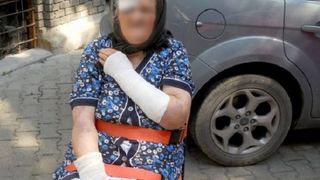 O batrana de 87 de ani din Carei, batuta crunt de o pustoaica de 16! Tanara i-a carat pumni pana a lasat-o lesinata - De la ce a pornit conflictul