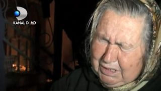 3 case au ars din temelii in Bistrita Nasaud. Biata batrana din a carei curte au pornit flacarile, la un pas de lesin cand a vazut dezastrul