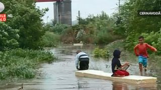 Ploile au facut prapad in sudul tarii. Orasul Cernavoda a ajuns sub ape