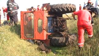 Un tanar de 17 ani, strivit de un tractor pe aerodromul din Deva