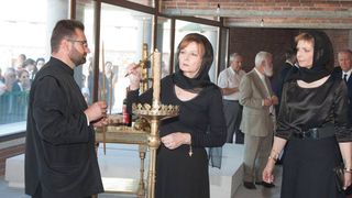 Parastas la Curtea de Arges, la un an de la moartea Reginei Ana! Cum arata acum mormantul acesteia