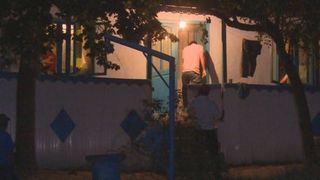 Mama a patru copii din Galati, gasita moarta in casa. Femeia fusese batuta crunt si arsa cu tigara