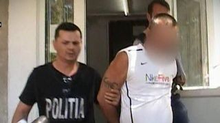 "O scotea dezbracata pe scara, ii arunca hainele, iar ea tot se intorcea la el". Detalii incredibile despre crima din Motru.