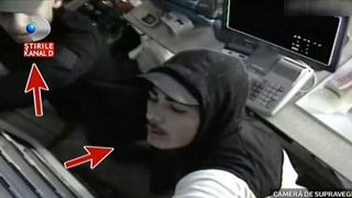 Membri unei bande, intitulata "soseta", sunt cautati de politistii bucuresteni. Indivizii au reusit sa fuga cu tot stocul de tigari dintr-un magazin din centrul Bucurestiului.