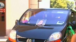 Cantareata Marina Scupra, condusa pe ultimul drum, in ropote de aplauze! Fiica ei nu a venit la inmormantare