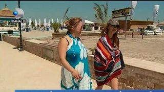 Primarii dau bani grei pe imnuri si videoclipuri de promovare ale statiunilor, dar plajele sunt murdare si pline de vanzatori ambulanti