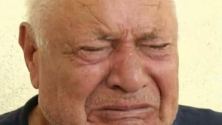 Povestea induiosatoare a unui batran din Iasi. A fost externat din spital, dar nu are unde sa se duca. Familia i-a murit, locuinţa i-a ars, iar &icirc;n oraş nu există un centru social