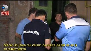 Terorizati sa-si vanda casa pe nimic clanului Carpaci. Este calvarul in care o familie din Timisoara se plange ca traieste de luni in sir.