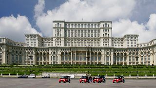 Primarul sectorului 5 vrea sa puna impozit pe Casa Poporului: "Sa plateasca si institutiile de stat pentru ca beneficiaza de aceleasi lucruri. Toata intretinerea lor e platita tot de cetateni"