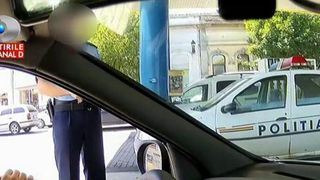 Politia Romana, intr-o situatie deplorabila: "Daca pornim aerul conditionat, masinile se opresc". Un politist a ramas fara frane la masina de serviciu