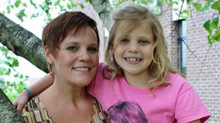 O fetita de 12 ani s-a sinucis dupa ce a fost hartuita luni intregi de colegi