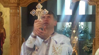 Cine il va inlocui pe Cristian Pomohaci in biserica? El ar putea sa fie noul paroh din Mosuni