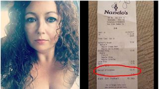 A mers la restaurant cu fiul ei sa sarbatoreasca, insa ce a gasit pe nota de plata a lasat-o fara cuvinte!