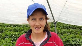 Incredibil! In ce conditii locuiesc romanii aflati la munca in Spania! “Cladirea era in mijlocul padurii” Dezvaluirile cutremuratoare ale fiicei actorul Constantin Codrescu FOTO