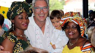 Ce bine o duce Andrei Zaharescu in Africa de Sud! Consul la Cape Town, fostul prezentator tv castiga azi cu 1000 de dolari mai mult decat in anul in care a fost instalat in functie