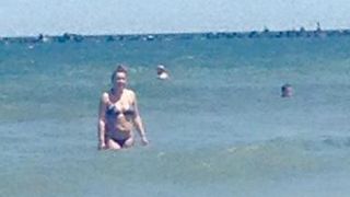 O turista din Mamaia face senzatie pe internet! Uite cum a intrat in apa