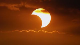 O eclipsa partiala de Luna va avea loc luni si va fi vizibila aproximativ doua ore