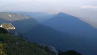 Fenomenul misterios din ziua Schimbarii la Fata care atrage zeci de curiosi. E unic in Romania