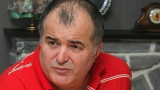 Santier la taverna lui Calinescu! Actorul baga bani grei in renovarea localului! A ocupat tot trotuarul cu materiale de constructii