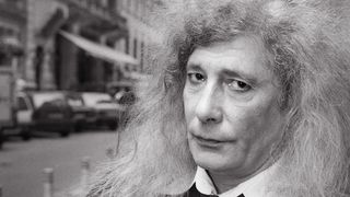 Cum arata mormantul lui Florian Pittis la 10 ani de cand s-a stins! E plin cu flori si verdeata