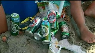 Aceasi statiune si totusi doua lumi diferite. La sud, seminte si gunoaie, la sud sampanie si fructe! Unde se intampla asta