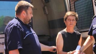 Cosmarul prin care au trecut fiicele "mamei criminale", care a sodomizat un elev cu ardei iuti. Fetele erau crescute in sclavie, batute si silite sa munceasca pentru parintii alcoolici