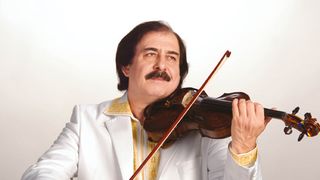 Cel mai mare lautar roman a facut anuntul in lacrimi: "Mare, mare tragedie si totodata mare durere in sufletele lautarilor Moldovei! A murit subit si foarte tanar, la varsta de doar 26 de ani!"