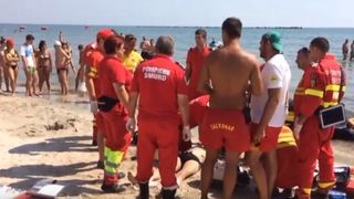Zi neagra pe litoral!  Un barbat a murit, un copil este in coma, iar alti doi au fost salvati in ultima clipa