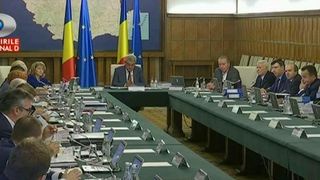 Pensionari si salariati, in acelasi timp! Legea care le permite parlamentarilor sa incaseze mai multi bani