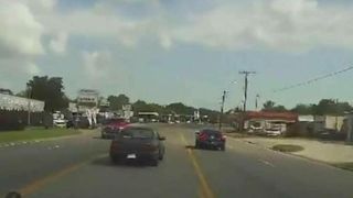 Politistii au urmarit doua masini care se sicanau in trafic si au avut parte de o surpriza uriasa! Cine erau soferii