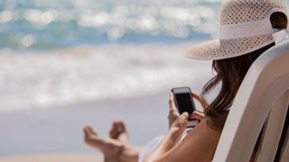 ANCOM ii avertizeaza pe romanii care calatoresc in strainatate ca minutele internationale nu pot fi utilizate in roaming