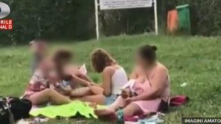 Cateva tinere din Piatra Neamt, filmate in timp ce se epilau la strand