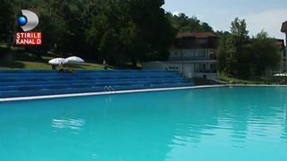 Au reparat strandul cu un milion de euro, dar vopseaua a rezistat doar 3 zile! Cum arata lucrarea de mantuiala din Bistrita